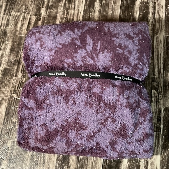 Vera Bradley Shimmer Fleece Throw Blanket in Tonal Chrysanthemums NWT - Picture 5 of 5